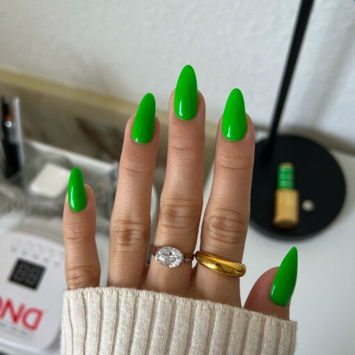 DND DIVA Nail Lacquer - 192 Lawn Green